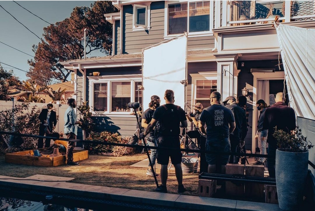 Dennis Pearson looking at the crew